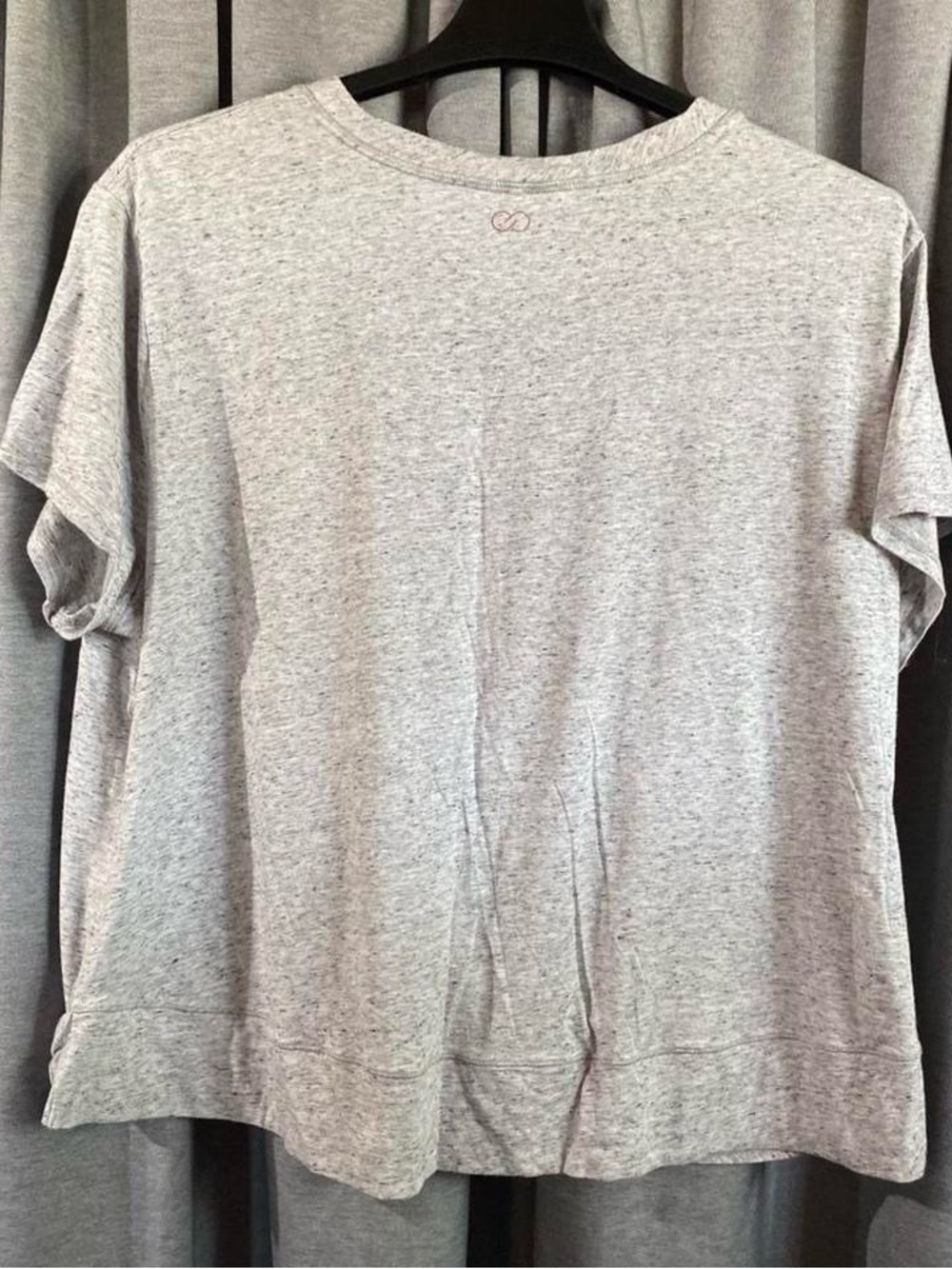 CALIA by Carrie Underwood Light Gray Twist-Front Short Sleeve Tee - Picture 4 of 4